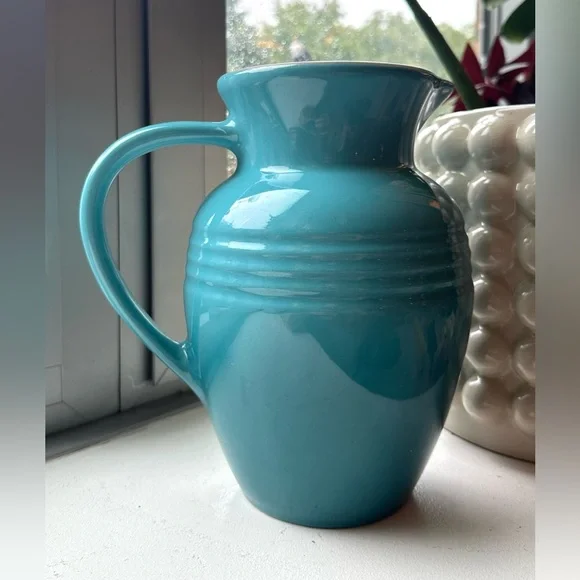 Le Creuset Discontinued 2 qt Caribbean Blue pitcher - Picture 4 of 4